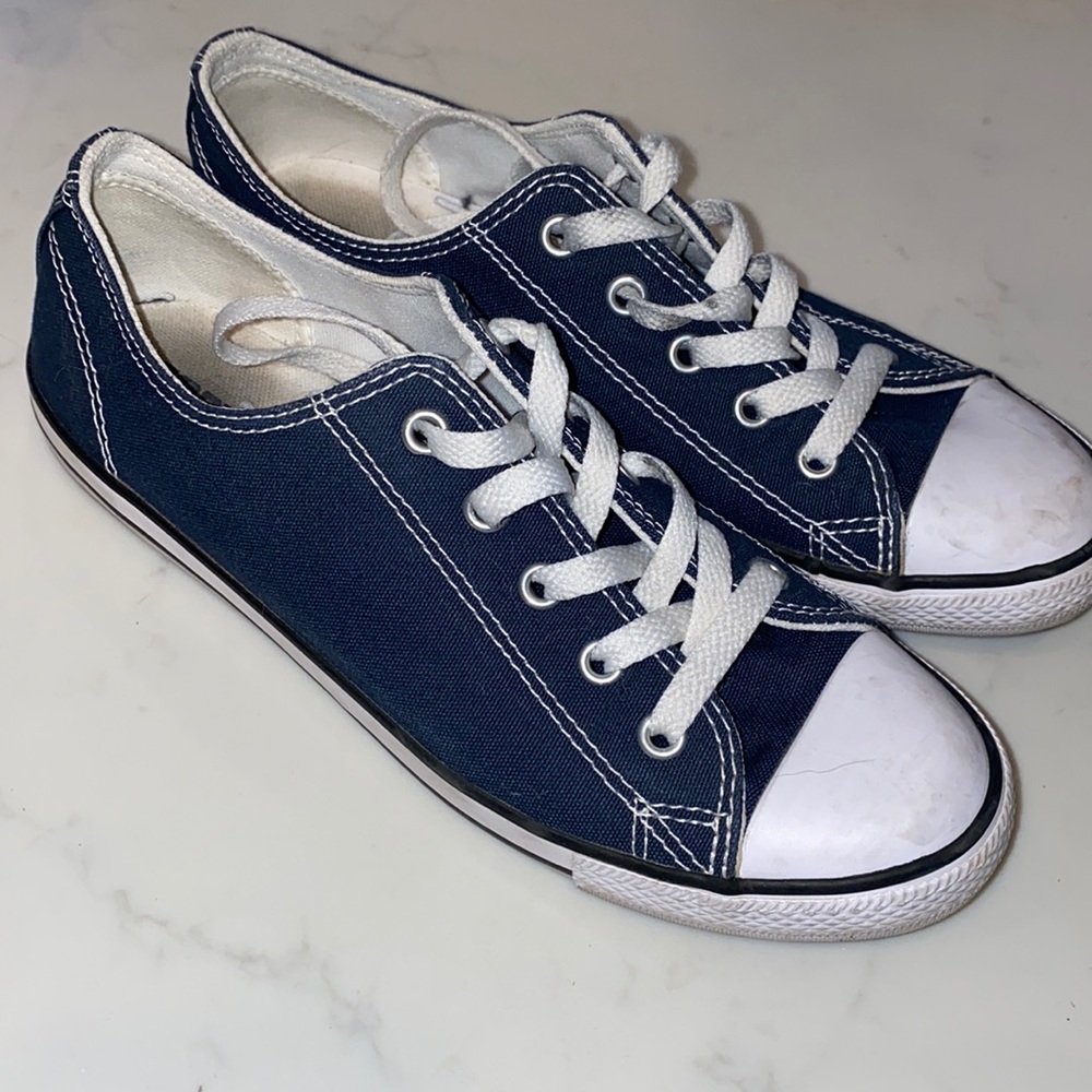Converse Chuck Taylors dainty navy blue sz 7